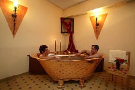 Goldener Zuber in der Südpfalz Therme