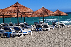[title] - Marbella ist einer der bekanntesten Urlaubsorte an der Costa del Sol in Südspanien. Die Küstenstadt gilt als Hotspot für Schöne und Reiche. Es gibt prachtvolle Villen, Yachthäfen, Luxushotels, glamouröse Clubs und kilometerlange weiße Sandstrände. 