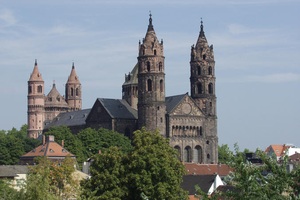 [title] - In Worms haben Kaiser und Könige, Mythen und Sagen der Nibelungen, das Judentum und Martin Luther ihre Spuren hinterlassen. Erleben Sie auf einem Streifzug durch Worms spannende  zwei Jahrtausende Stadtgeschichte.