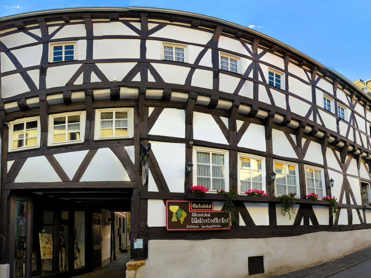 Das runde Fachwerkhaus Walderdorffer Hof in Bensheim