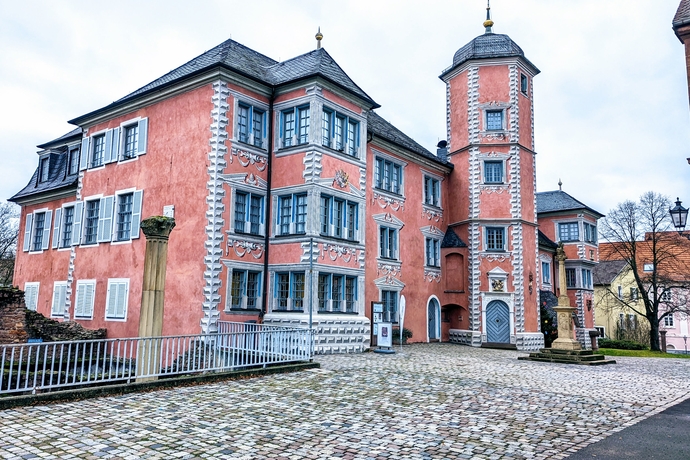 Das Lobdengau Museum befindet sich im ehemaligen Schloss, dem Bischofssitz in Ladenburg