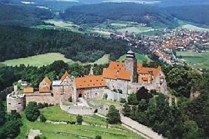 Der Odenwald hält interessante Sehenswürdigkeiten parat, darunter Natur- und Kulturdenkmäler, hübsche Altstädte und Museen. Ein Ausflug in den Odenwald ist ein Erlebnis für die ganz Familie, das sich wunderbar mit einer Wanderung verbinden lässt. 