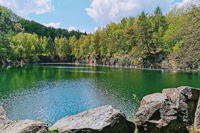 Wildromantischer See am Pfad der Vielfalt im Fischbachtal/Odenwald