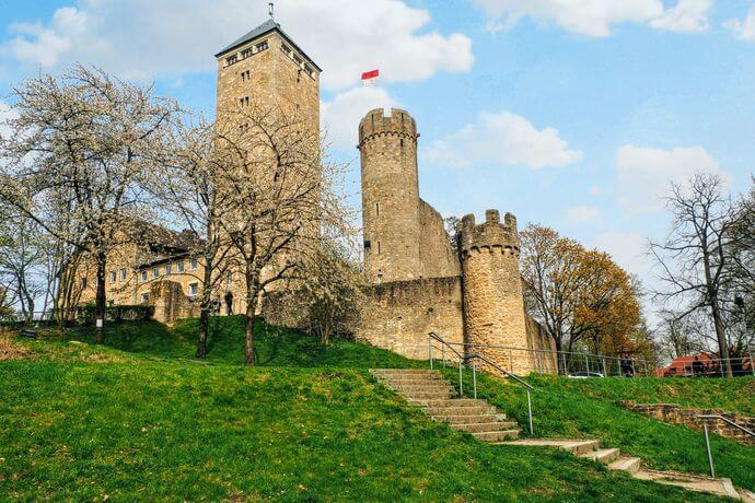 Die Starkenburg auf dem Schlossberg über Heppenheim Die Starkenburg auf dem Schlossberg über Heppenheim