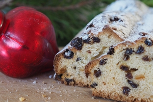 Wer kennt ihn nicht, den Christstollen? Schon Wochen vor Weihnachten gebacken, ist er die Spezialität zu jedem Weihnachtsfest.  