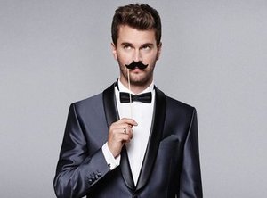 [title] - Wie erscheint MANN stilsicher am Hochzeitstag? Sind Frack, Smoking oder Hochzeitsanzug angesagt und welche Accessoires sind angemessen ?  Antworten auf diese Fragen finden Sie hier.