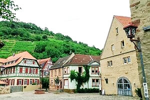 Die Starkenburg besuchen wir immer wieder gerne. Sie ist ein Ausflugsziel, das sich wunderbar mit einer schönen Wanderung und einem Bummel durch die Heppenheimer Altstadt verbinden lässt. 