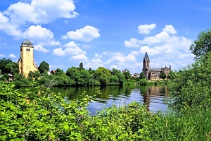 [title] -  Die Route von Seligenstadt nach Hanau eignet sich wunderbar für einen Tagesausflug. Der Radweg liegt direkt am Wasser und unterwegs gibt es historische Orte und ein Kloster zu erkunden. 