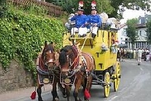 im Odenwald sind beliebt, denn vom Brauchtumsfest über Märkte bis hin zum verrücktesten Volksfest aller Zeiten und zur italienischen Opernnacht auf der Burg reicht das Repertoire.  