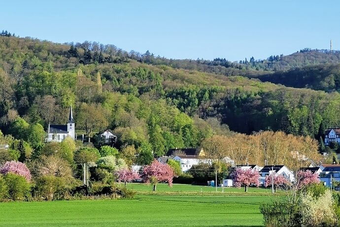 Blick auf die Bergkirche Jugenheim Bergstrasse