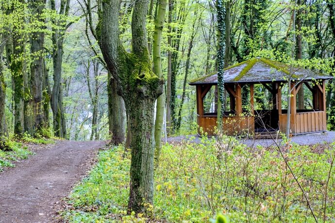 Teehaus oberhalb von Seeheim - uUnterwegs auf dem Burgensteig Etappe 1