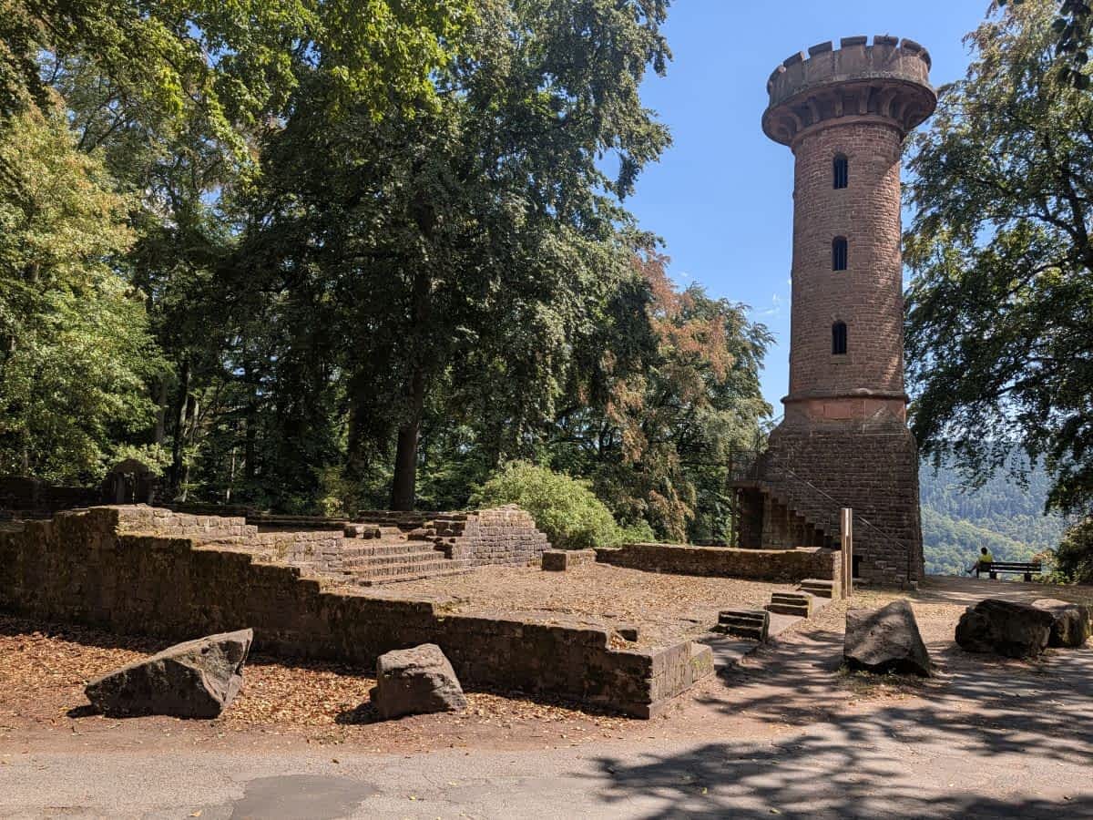 Heiligenbergturm und Klosterruine St. Michael auf dem Heiligenberg in Heidelberg