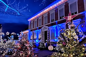 [title] - Das Blaue Weihnachtswunder in Lorsch ist schon immer einzigartig in der Region. Kein typischer Weihnachtsmarkt mit bunten Buden und Rummel, sondern gemütlich und stimmungsvoll. 