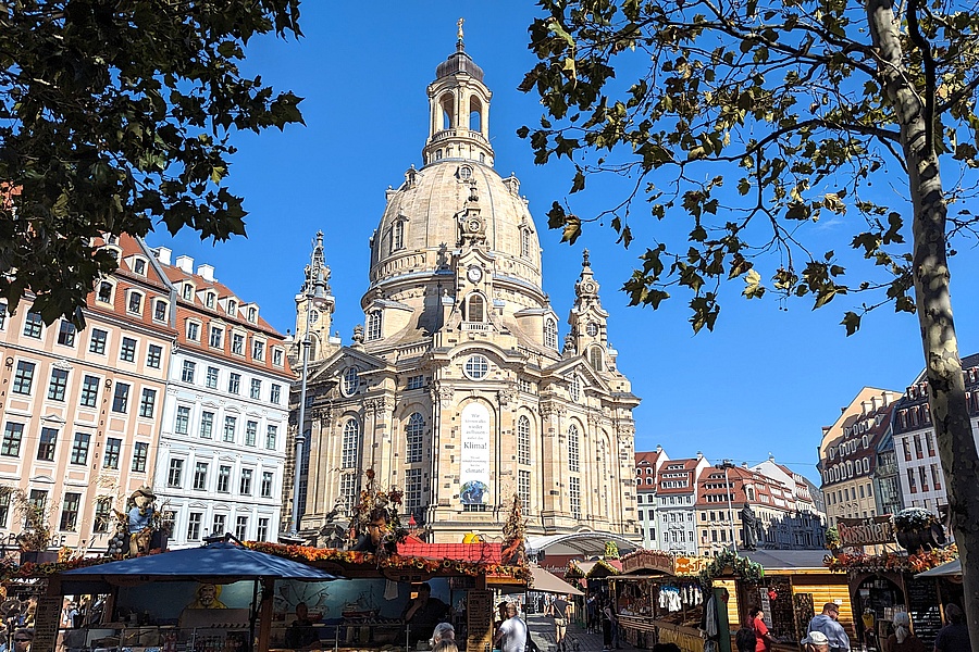 Blick auf die Frauenkirche und Neumarkt 