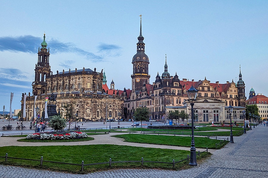 Blick auf das Ensemble Dresdner Schloss und Hofkirche