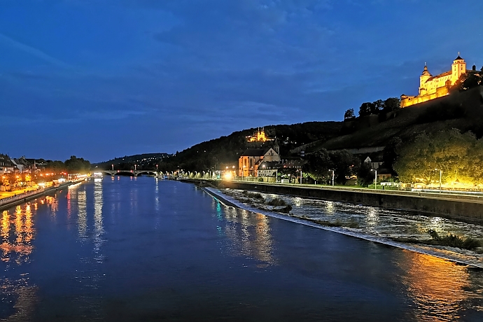 Blick von der Mainbrücke in Würzburg