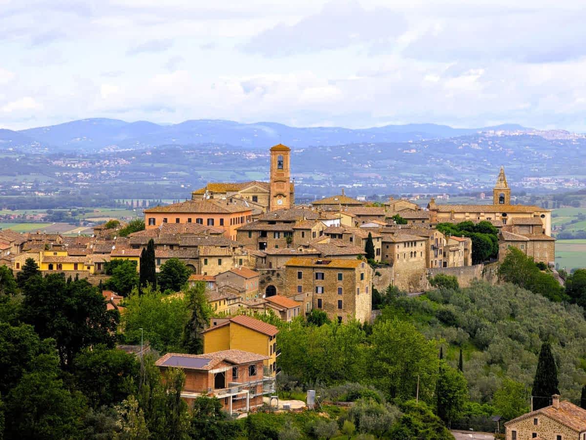 Bettona ist eine italienische Gemeinde mit 4256 Einwohnern in der Provinz Perugia in der Region Umbrien.