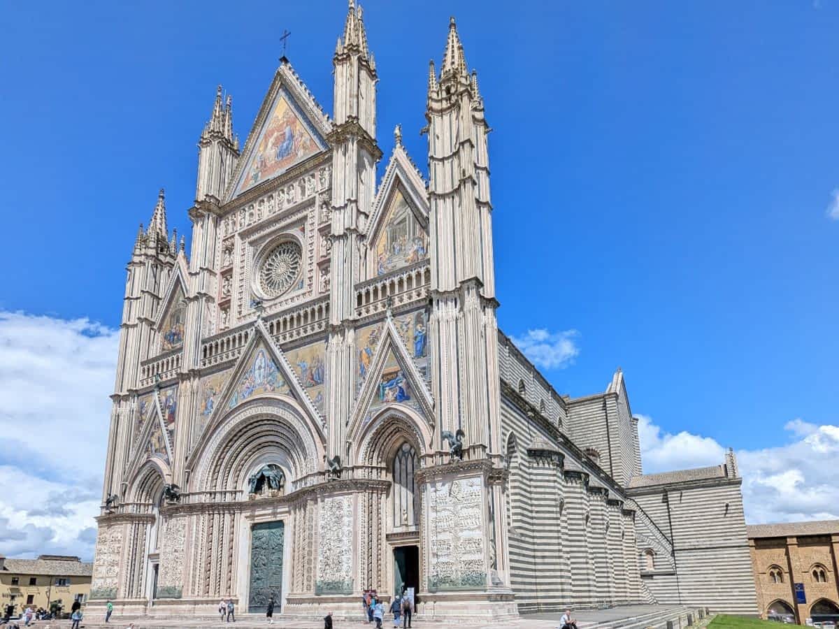 Der Dom in Orvieto ist eine der schönsten und bedeutendsten gotischen Kirchen Italiens