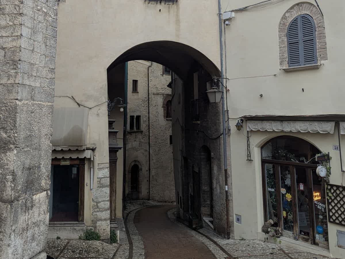 Bogen in der Altstadt von Spoleto