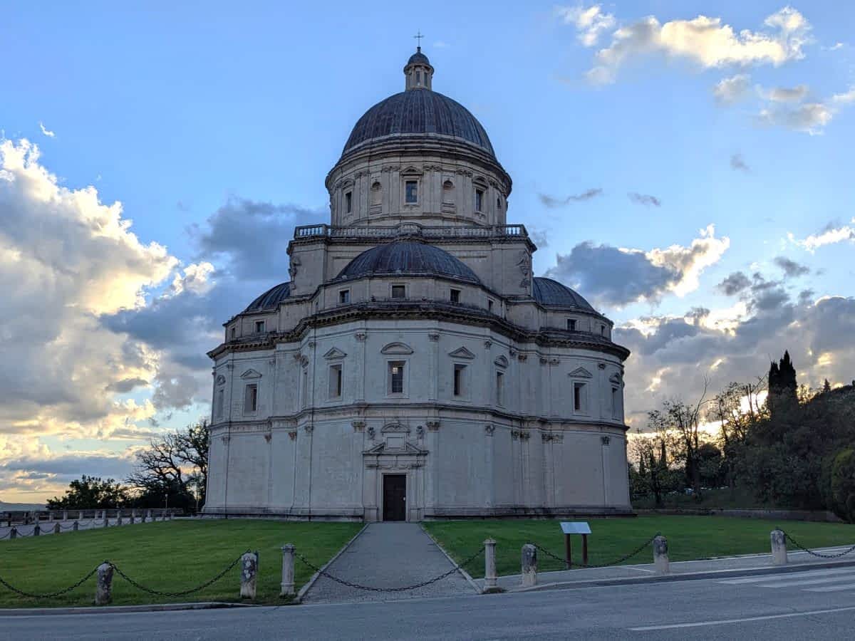 Renaissance-Kirche Santa Maria della Consolazione bei Todi  in Umbrien