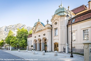 [title] - Wo sich einst hohe Herrschaften die Türklinken in die Hand gaben,  treffen sich heute Gesundheitsbewusste und Wellnesshungrige, um dem Alltag zu entfliehen. 