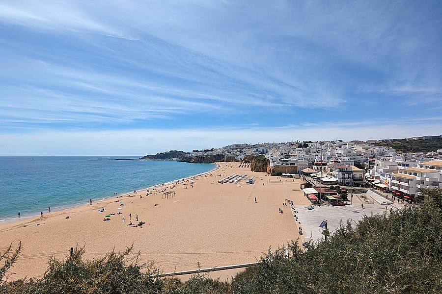 Albufeiera Strand und Stadtansicht 