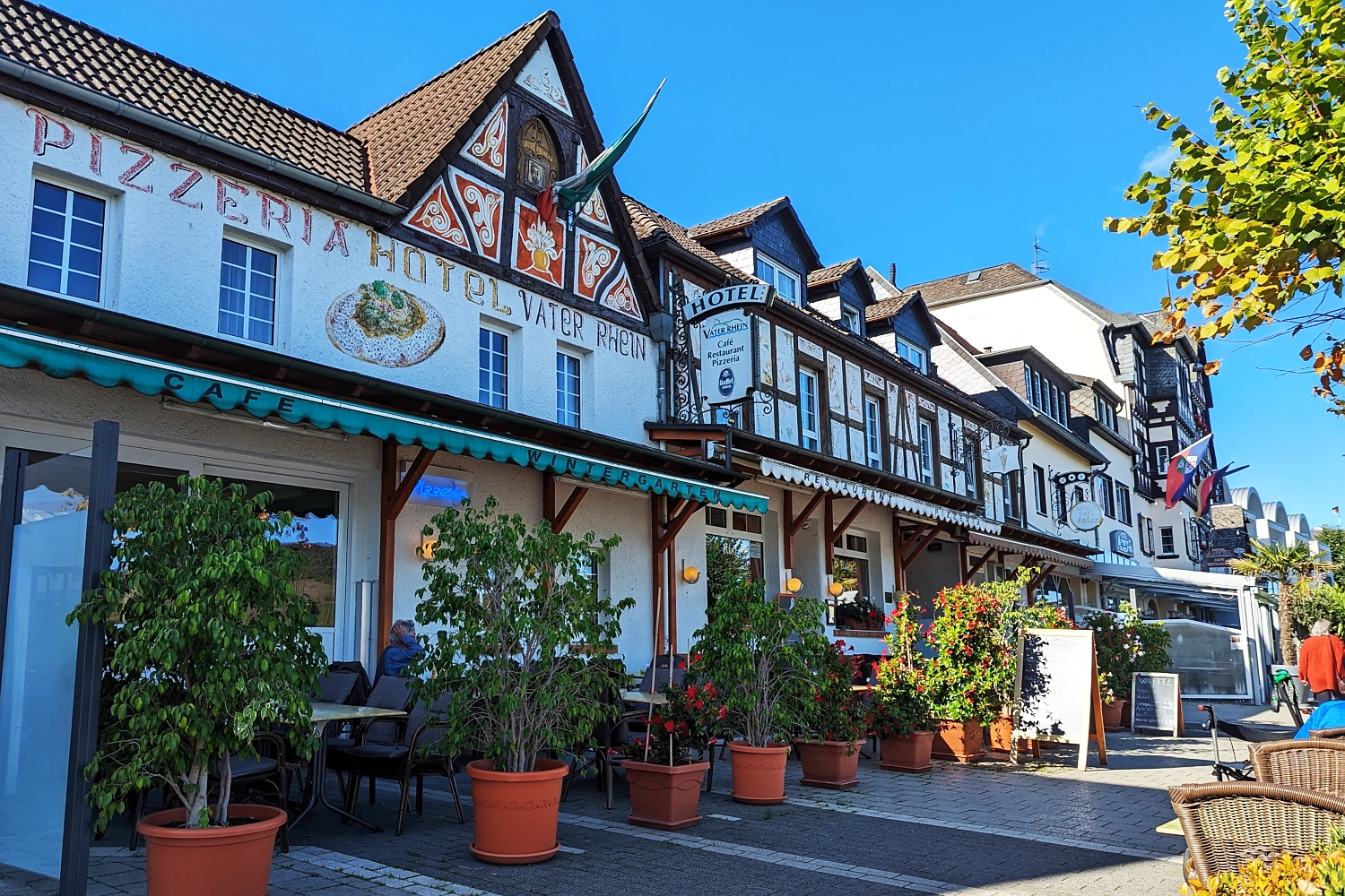 Rheinpromenade in Bad Breisig - viele Restaurants