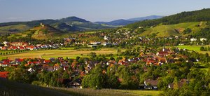 In der südwestlichsten Region Deutschlands, zwischen den Ausläufern des Schwarzwaldes und dem Rhein, liegt das sonnenverwöhnte Markgräflerland. Die Gegend ist geprägt von sanften Weinbergen, Obstwiesen und beschaulichen Gemeinden und ein Paradies Paradies zum Radfahren, Wandern, Genießen, Erleben und Erholen.