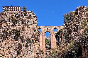 Eine Fahrt durch die  Traumlandschaft Andalusiens zu den weißen Dörfern Ronda und Setenil de las Bodegas 