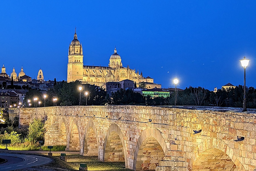Die römische Brücke ist eine Haupt-Sehenswürdigkeiten von Salamanca