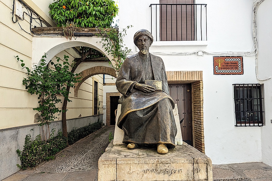 Paza Tiberiades mit  Maimonides-Denkmal in Cordoba