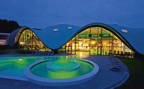 Unter dem Motto „Eintauchen in Klang, Farbe und Musik“ erleben Gäste in der neuen Toskana Therme in Bad Orb ein Wohlfühlerlebnis der besonderen Art.