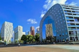 Vieles, was wir über Rotterdam gelesen hatten, machte uns neugierig. Wir wollten die Stadt kennenlernen und waren begeistert. Rotterdam ist geprägt von moderner Architektur, Kunst und coolen Locations. 